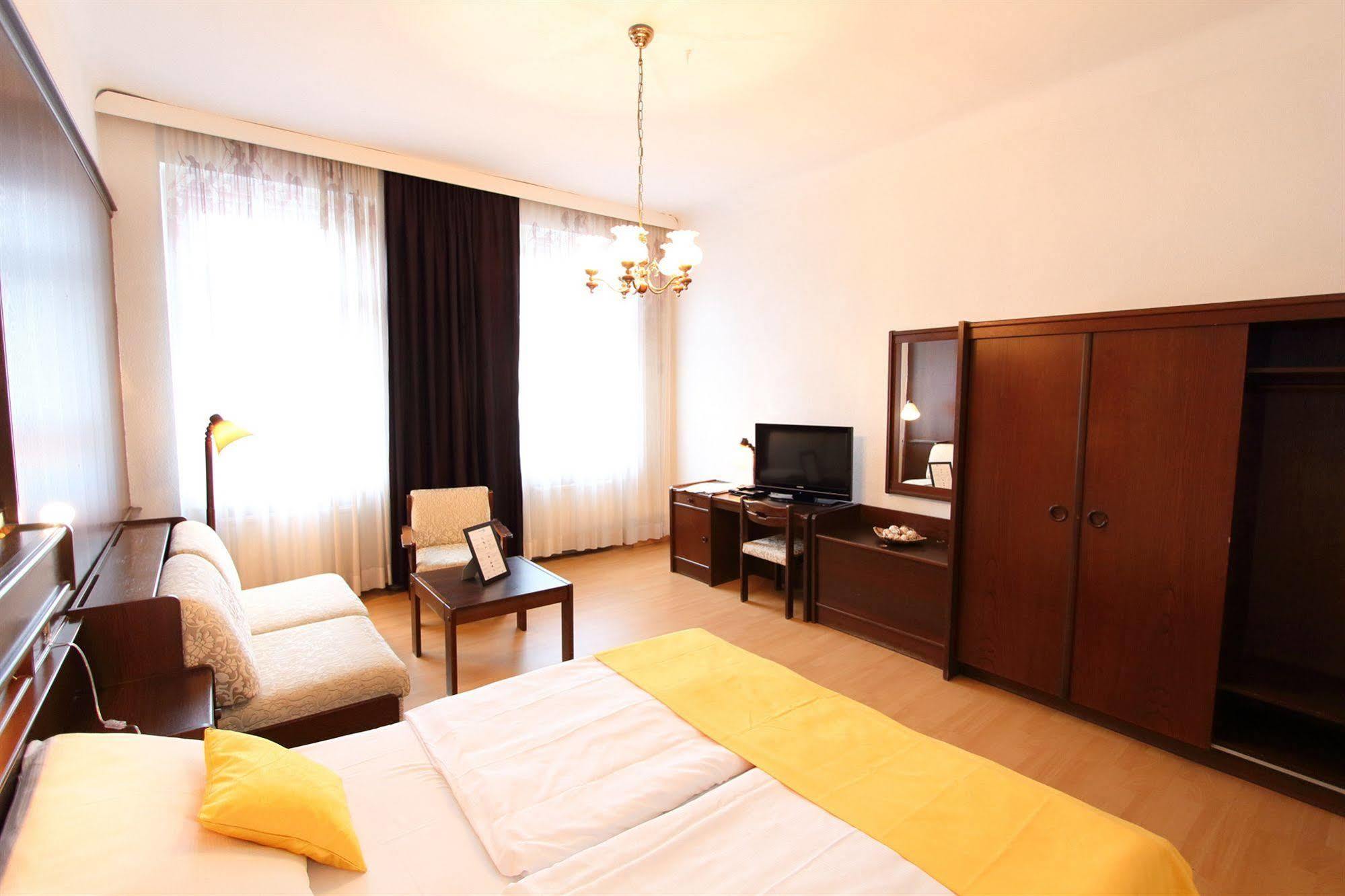 Checkvienna - Edelhof Apartments Bagian luar foto