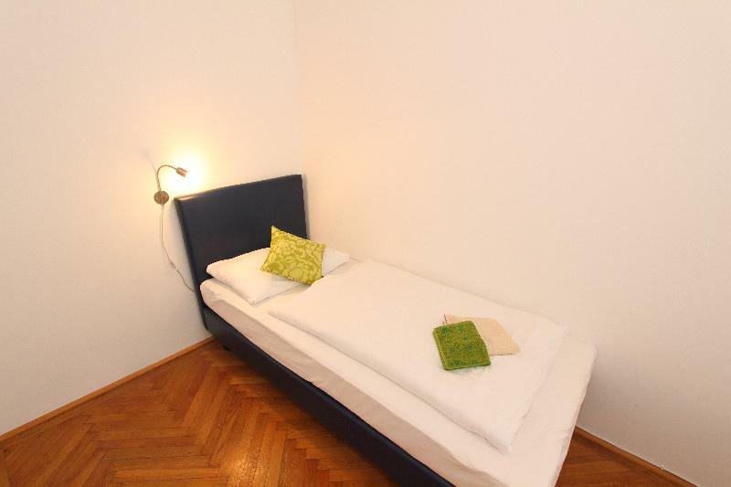 Checkvienna - Edelhof Apartments Bagian luar foto